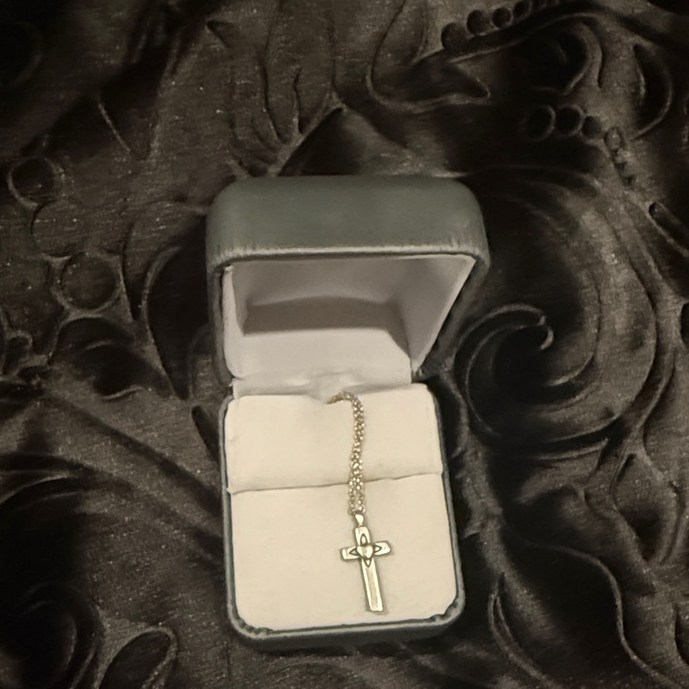 Elegant Silver Cross Pendant Necklace